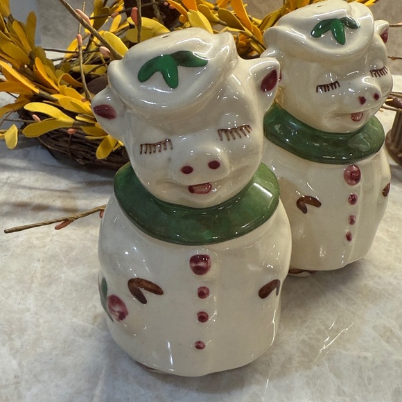 Vintage Winnie Pig Salt and Pepper Shakers by Shawnee - Picture 2 of 6